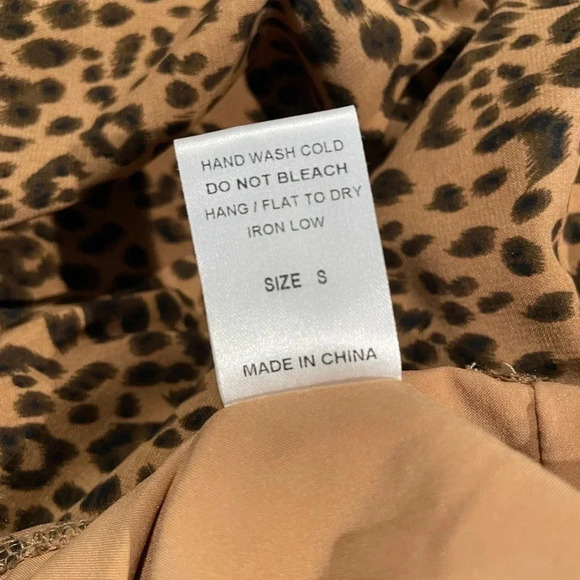 Flowy sleeve Leopard Print Top stretchy lightweight size small - Picture 5 of 5